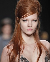 Franja no penteado, versão 2015: estica e puxa atualizam o look