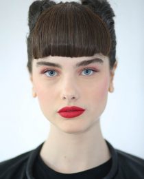 Como fazer o batom vermelho perfeito: dicas de beleza direto da SPFW