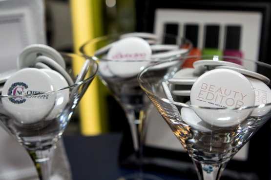 Bottons do Cheers, do Boticário e do Beauty Editor – todo mundo que foi ao encontro ganhou os seus.