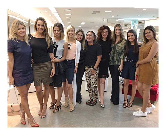 Mais convidadas do encontro: Mari Dalla, Dani Rigo, Tabata Boccatto, Pri Barison, Laura B., Sil Giacobbe, Gabriela Joá e Adriana Félix (Celso e eu lá no meio da galera!)