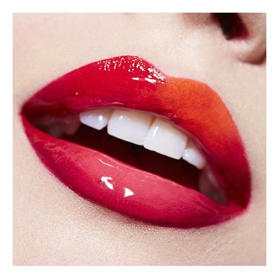 Capturada do Instagram da marca americana Estée Lauder: vermelha, rosa, laranja e ainda por cima com gloss. Uma obra de arte!