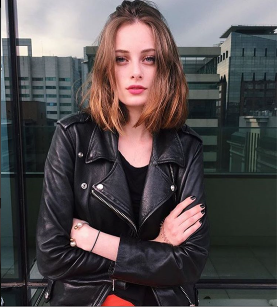 A modelo Thairine Garcia e seu novo messy bob, em foto do seu instagram pessoal