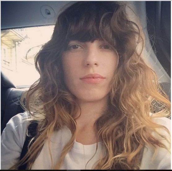 A cantora Lou Doillon, em foto pessoal no seu Instagram