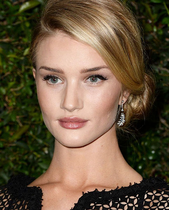 Beauty EditorSete looks de beleza com Rosie Huntington-Whiteley