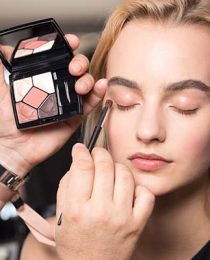 Maquiagem Dior no desfile Cruise Collection: truques para copiar já!