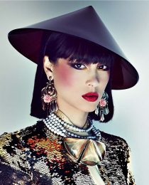 Momentos de beleza: maquiagem luxuosa e extravagante por Duda Molinos