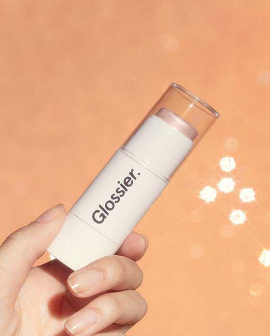 "iluminador em stick Glossier Haloscope"