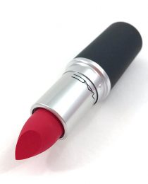 Batom vermelho na maquiagem: um vídeo com melhores produtos e dicas!