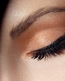 Melhores cremes para área dos olhos e dicas para evitar olheiras e rugas