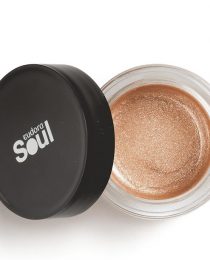 Beleza de Carnaval: ecoglitter, iluminador e mais produtos para o make