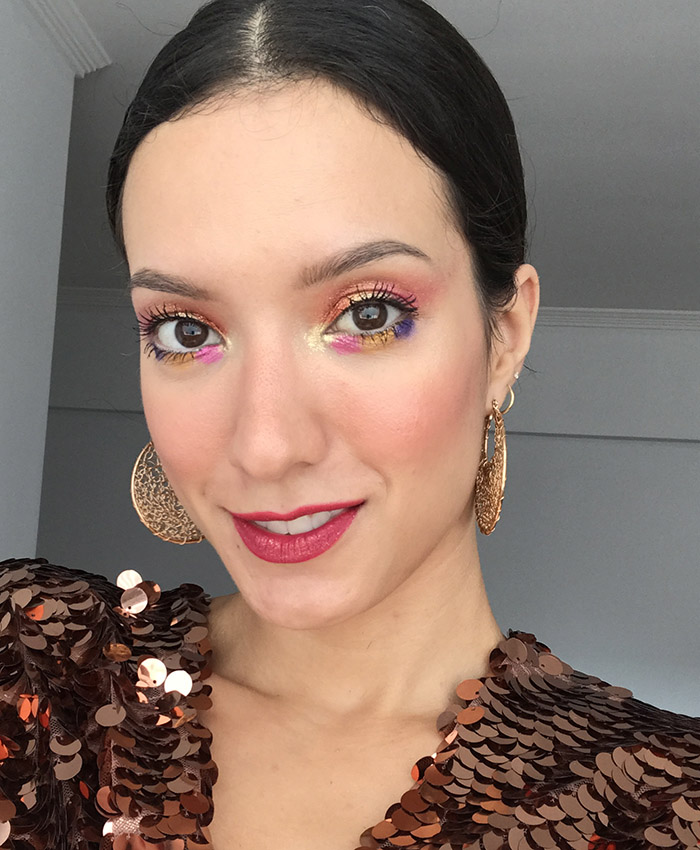 F5 - Colunistas - Cabelo, Make & Mais - Maquiagem de Carnaval: Como fazer  dois 'looks' cheios de brilho e de cor - 22/02/2019