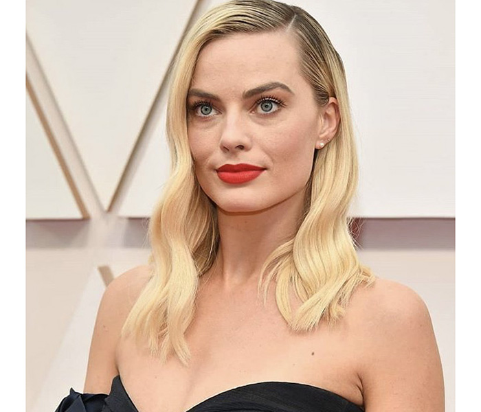 Margot Robbie de batom vermelho no Oscar 2020