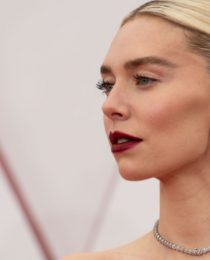 Melhores belezas do Oscar 2021: surpresas nos penteados e maquiagens