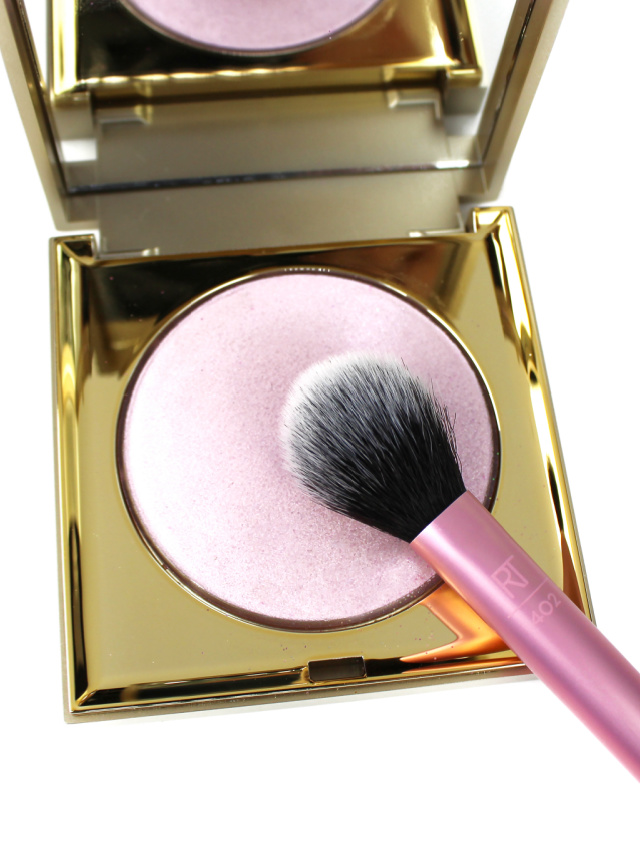 Pincel para aplicar iluminador Real Techniques
