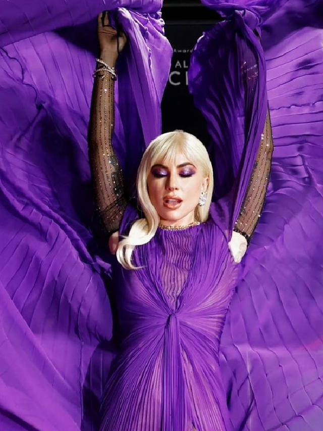 Melhores looks de moda e beleza de Lady Gaga na estreia de Casa Gucci
