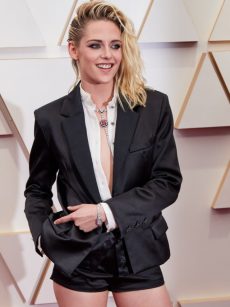 Fendas e decotes nos Oscars 2022: Kristen Stewart